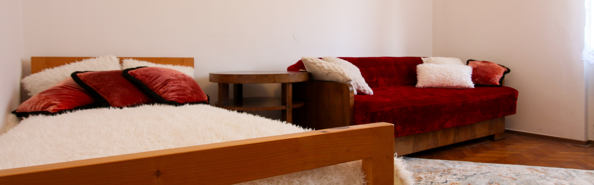 The image shows a bedroom in Room Mesiceva 2.