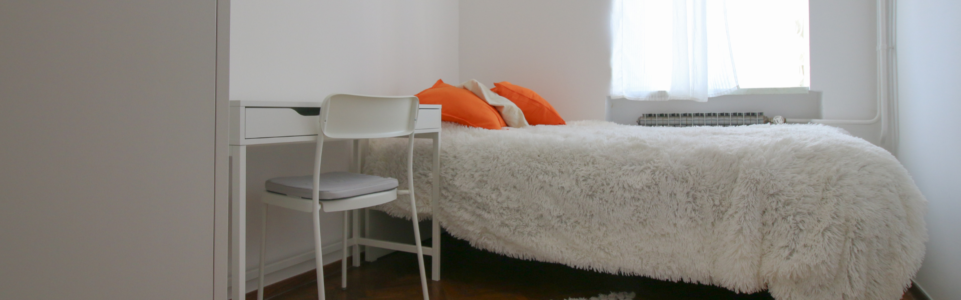 The image shows a bedroom in Room Mesiceva 1.