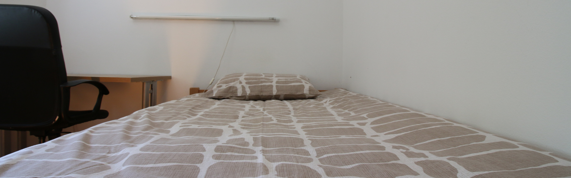 The image shows the bedroom of Room Ravnice Two A3.