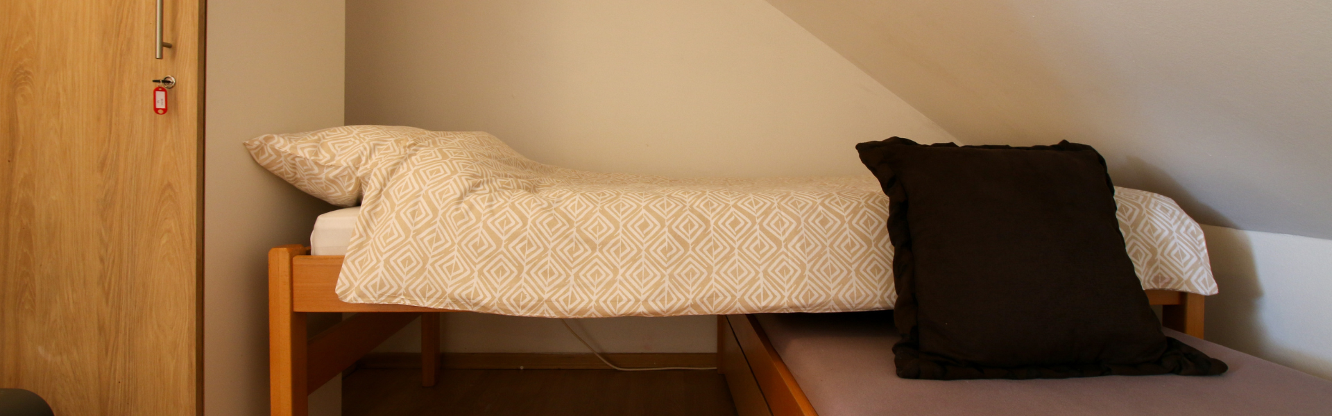 The image shows the bedroom of Room Ravnice Two A6.