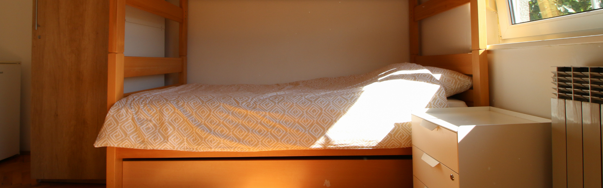 The image shows the bedroom of Room Ravnice Two B2.