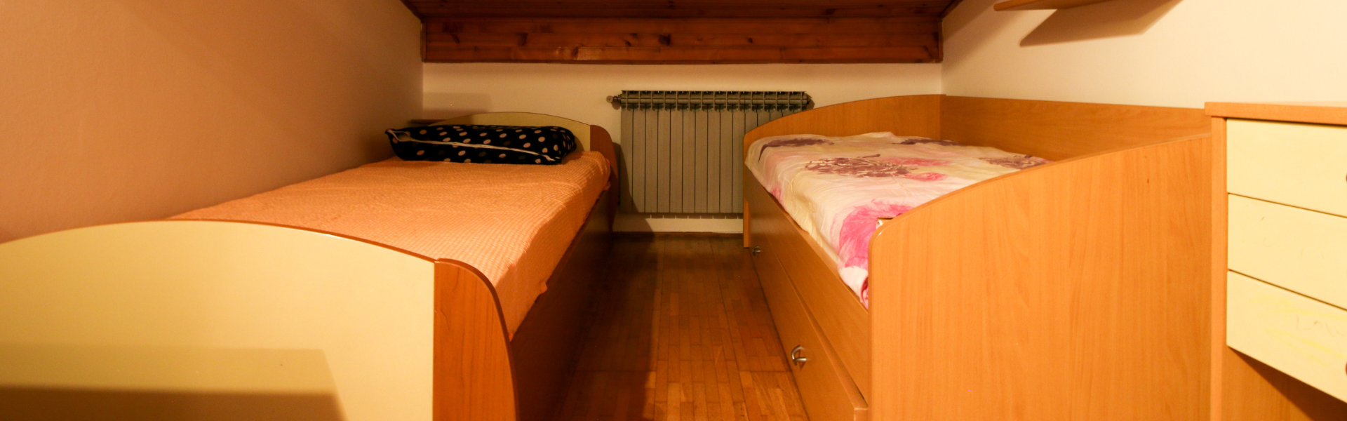 The image shows a bedroom in Room Dugave Four.