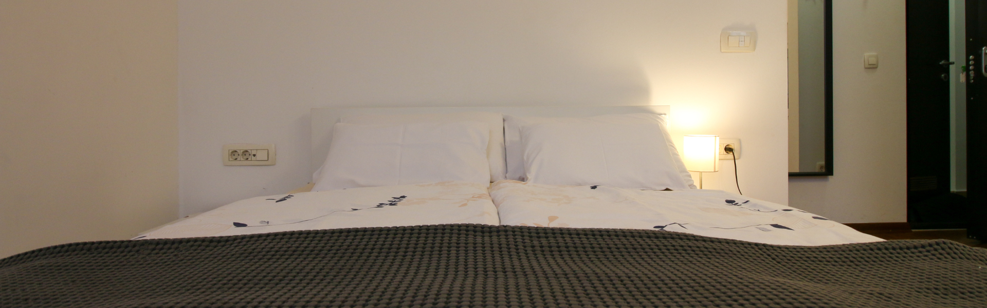 The image shows a bed in Studio Pier 1.