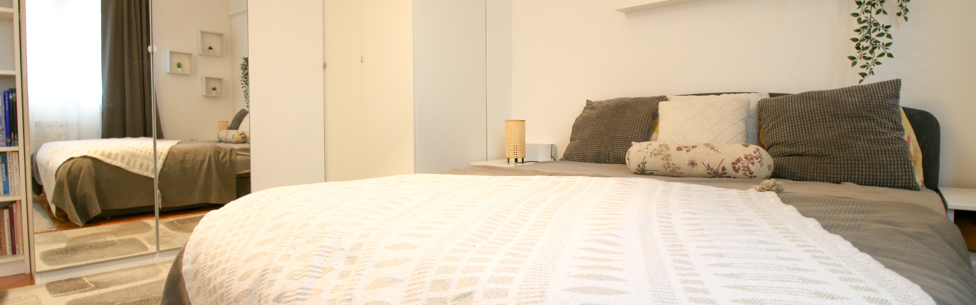 The image shows one of the bedrooms in Apt Nehajska.