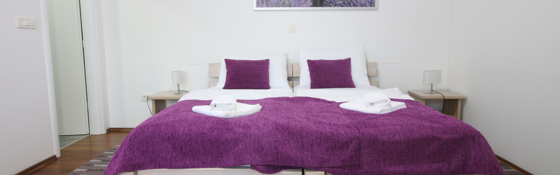 The image shows a bed in Studio Martic 5.