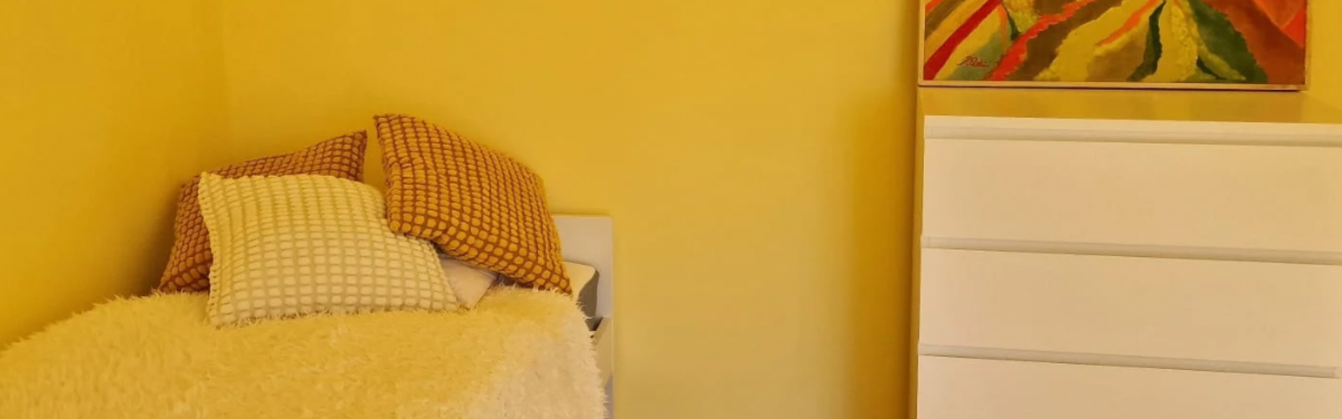 The image shows a bedroom in Room Mesiceva 3.