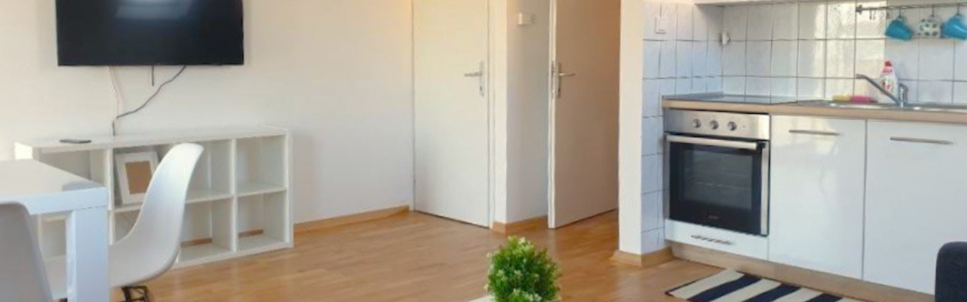 The image shows a living room in Apt Zagrebacka.