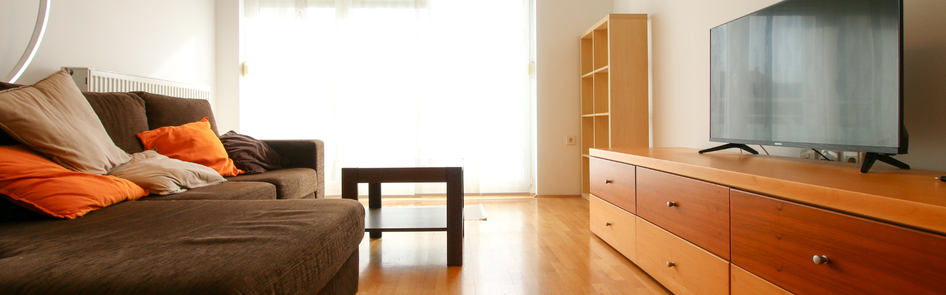 The image shows a living room in Apt Garesnicka.